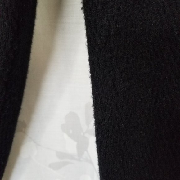 Denver Hayes V-Neck Pullover - Picture 5 of 5